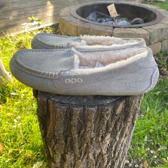 UGG Gray “Ansley” Water Resistant Slipper Size 9 - Picture 4 of 12